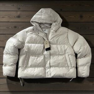 Nike Puffer Jacket Women’s Size Medium Loose Fit Winter Synthetic Fill BRAND NEW